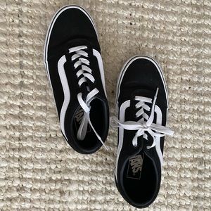 Women’s black + white vans